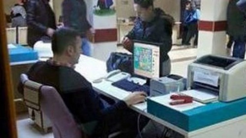 Mesai saatlerinde oyun oynayan bir memur